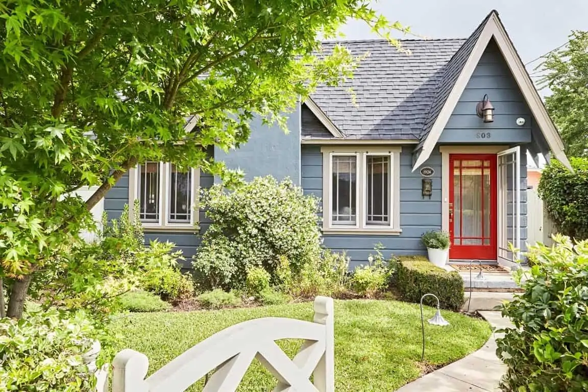 Deep-sea, white and red house exterior trends