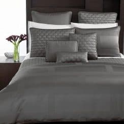 Queen Bed Pillow Arrangement Ideas; How to Do It Right?
