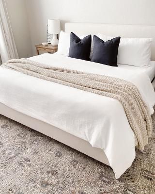 Queen Bed Pillow Arrangement Ideas; How to Do It Right? – eDecorTrends