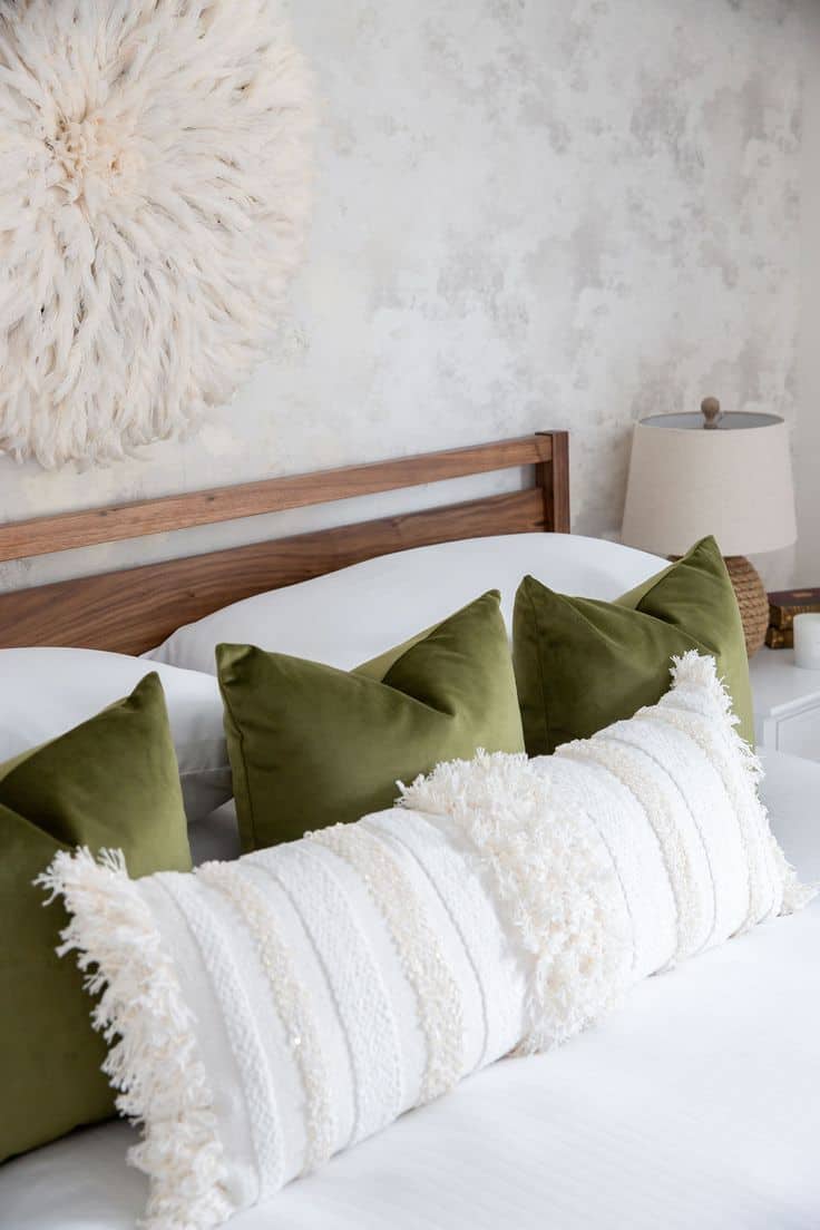 Queen Bed Pillow Arrangement Ideas; How to Do It Right? – eDecorTrends