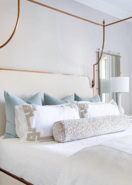 Queen Bed Pillow Arrangement Ideas; How to Do It Right? – eDecorTrends