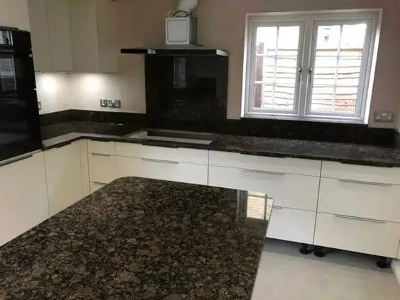 What color paint goes with brwon granite - top image